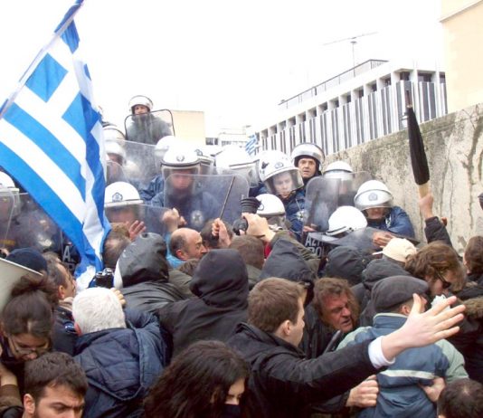 Greek workers battle with riot police