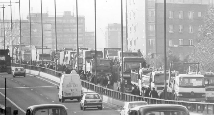 Fuel protest convoy arriving in London in the year 2000 – the government is planning to use the army against a tanker drivers strike next month