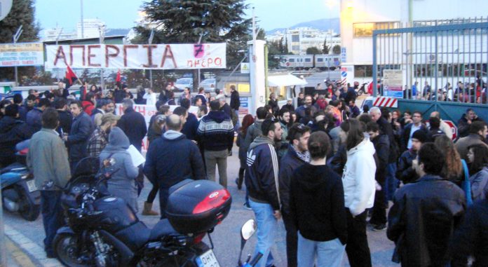 Workers at a mass picket at the Athens Metro depot last Wednesday