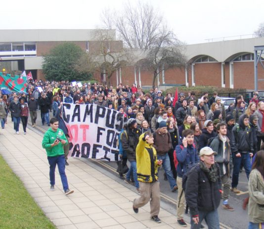 Youth are fighting for their rights everywhere. Over 500 students marched yesterday to the occupied Bramber House building, University of Sussex after a lunchtime rally against the privatisation of non-academic services affecting 235 staff, many of whom b
