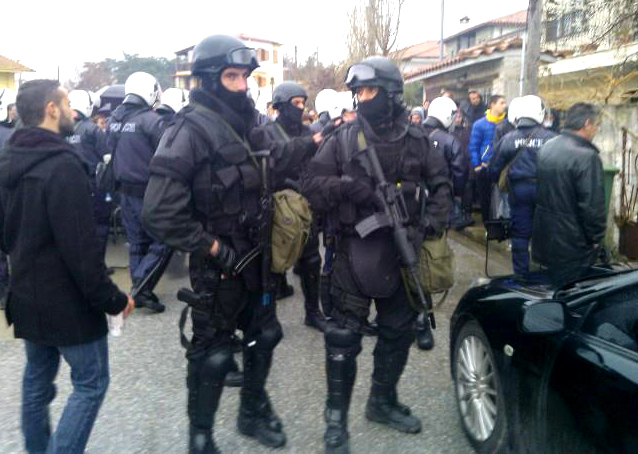 Heavily armed Greek anti-terrorist units confronted residents in the small coastal town of Ierissos – cr. Left.gr