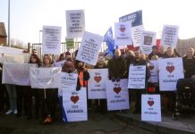 Large numbers of parents and pupils picketed alongside teachers during the dispute the Alec Reed Academy