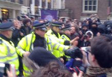 Police confront students to try to stop their demonstration