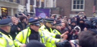 Police confront students to try to stop their demonstration