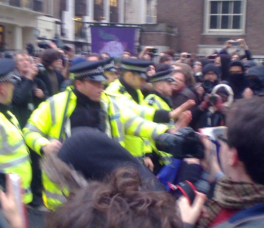 Police confront students to try to stop their demonstration