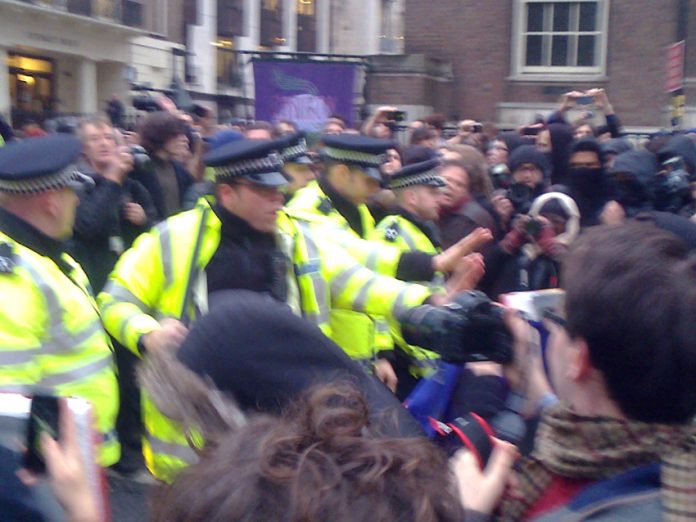 Police confront students to try to stop their demonstration
