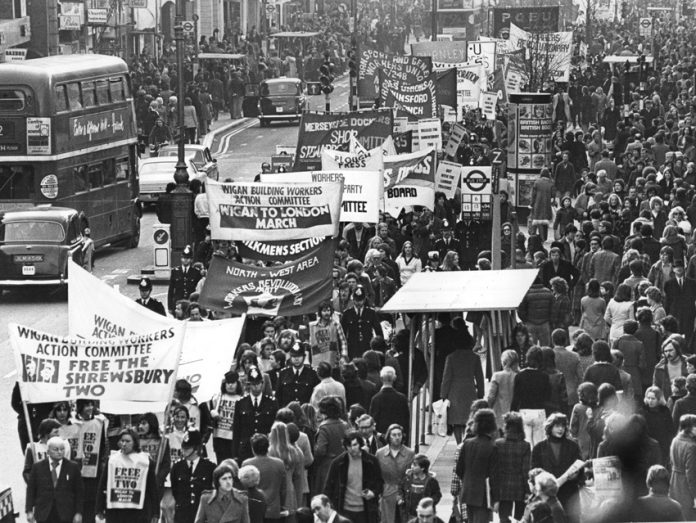 Gerry Healy (left) of the WRP leading the Wigan Building Workers’ Action Committee march in central London in 1975 demanding the release of the jailed building workers after the Action Committee voted to march from Wigan to London