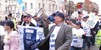 A thousand POA members marched to Downing Street yesterday mid-morning to condemn the attack on their pensions