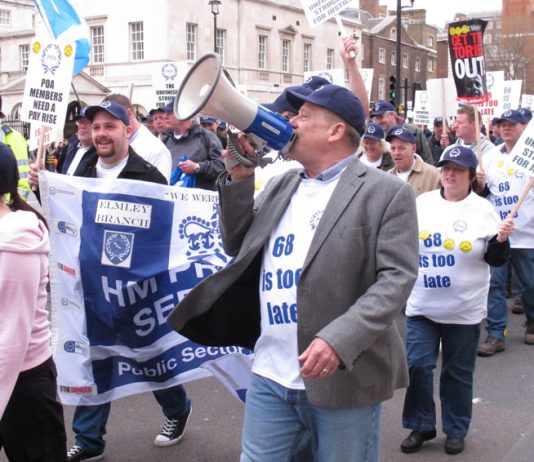 A thousand POA members marched to Downing Street yesterday mid-morning to condemn the attack on their pensions