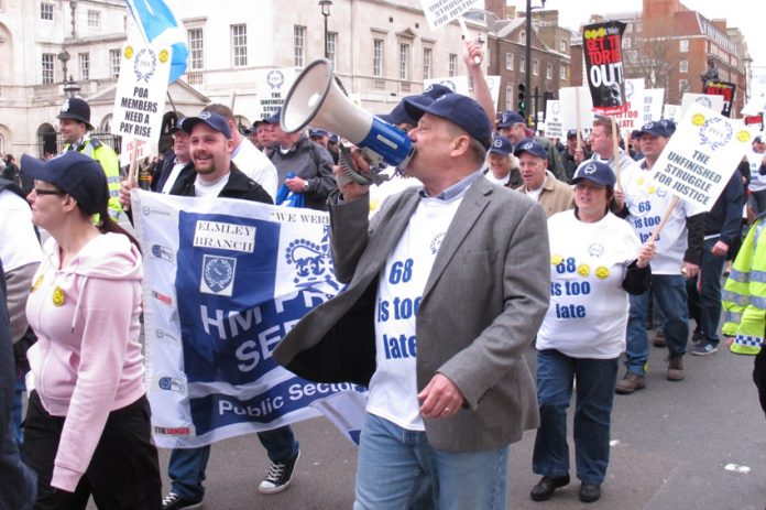 A thousand POA members marched to Downing Street yesterday mid-morning to condemn the attack on their pensions