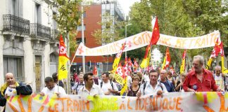 Montpellier train drivers banner says more jobs in the regions – more money for pensions