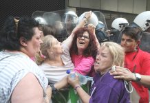 Sacked Greek cleaners struggle with riot police – Ukrainian workers know that once the economic agreement is signed with the EU they will face similar struggles