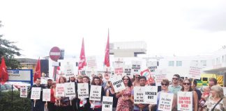 The locked-out scientists and support staff refuse to be intimidated and are demanding that the ‘sign or be sacked’ ultimatum be withdrawn and that they return to work