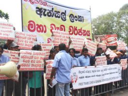 Ansell employees in Sri Lanka striking in support of victimised colleagues. Their union representatives of the FTZGSEU at the Biyagama plant have now been denied visas to enter Australia