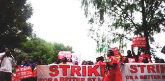 Striking fast food workers  demanding $15 an hour in St Louis