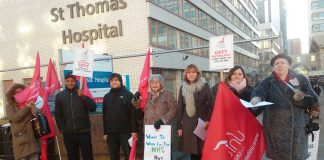 Pathology strikers deliver their message from the picket line at St Thomas’ Hospital on Westminster Bridge