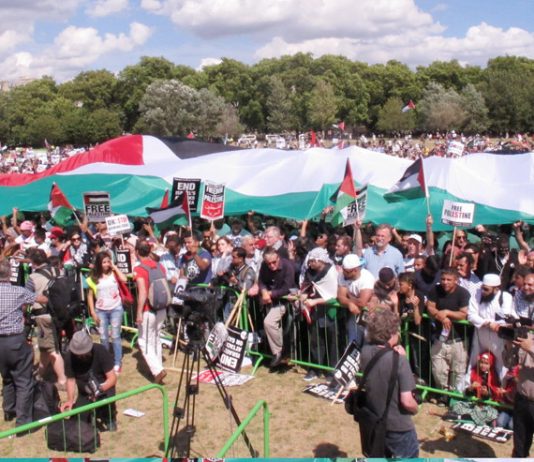 Massive rally in London in support of Palestine