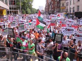 ISRAEL TRYING TO KEEP ‘STATUS QUO’ THROUGH COLLECTIVE PUNISHMENT! says PLO’s Saeb Erekat Thousands picket the Israeli embassy in London demanding the establishment of a Palestinian state
