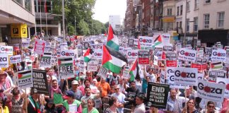 Thousands picket the Israeli embassy in London demanding the establishment of a Palestinian state