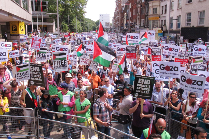 Thousands picket the Israeli embassy in London demanding the establishment of a Palestinian state