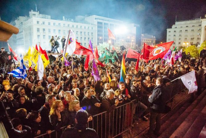 Thousands gathered late on Sunday night at the Athens city centre to hear a victory speech by SYRIZA leader Alexis Tsipras