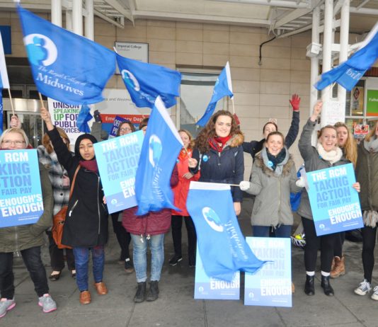 Nurses outside Chelsea & Westminster hospital during the last NHS pay strike on November 24th