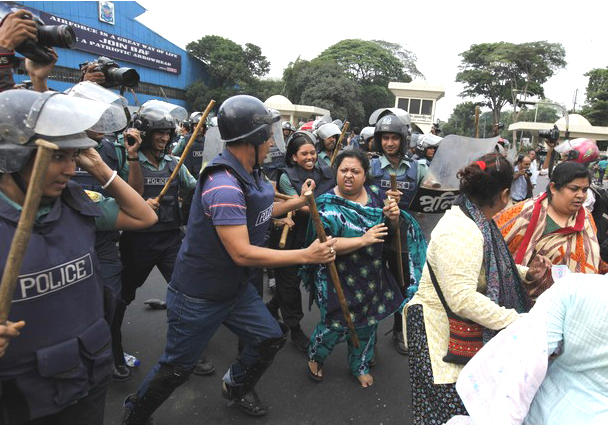 Police attack striking garment workers