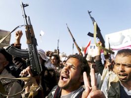 Yemeni army and Popular Committees fight Saudi-Qatari-US onslaught! Armed Huthi fighters awaiting the arrival of Saudi ground forces