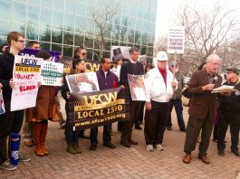 RANA PLAZA DONORS TRUST FUND HITS $30m TARGET UFCW members in New York at a commemoration on the anniversary of the Rana Plaza disaster