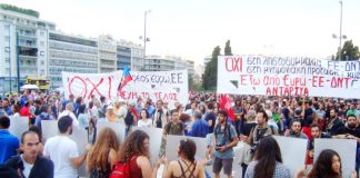 Demonstrators calling for a ‘NO’-‘OXI’ vote in front of the Vouli (Greek Parliament)