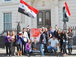 Syrians in London demonstrate outside the Saudi embassy – Saudi Arabia finances terrorists in Syria