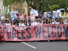 ‘Refugees–let them in!’ – 100,000-strong march through central London The front banner at Hyde Park Corner on Saturday’s march