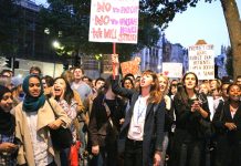 Junior doctors rally on September 28 – prepared to strike against an imposed contract. Photo credit: Steve Eason