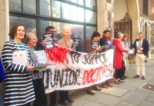 Junior doctors and BMA members demonstrate their support for the junior doctors’ struggle outside the meeting yesterday