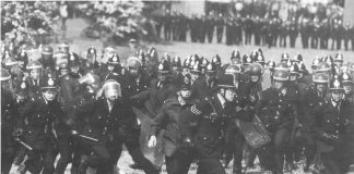 Ranks of police charge striking miners at Orgreave in 1984