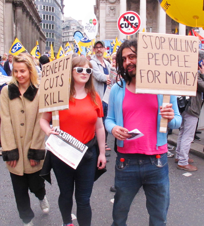 Workers demanding an end to benefit cuts – The government’s Universal Credit means millions of people receiving less money