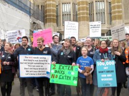 Junior Doctors Must Reject Hunt’s New Contract! Striking junior doctors demonstrate against the imposed contract outside the Department of Health in Whitehall