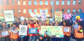 Junior doctors on strike against the government’s attack on the NHS