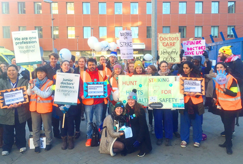 Junior doctors on strike against the government’s attack on the NHS