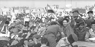 Gadaffi and the masses celebrate the anniversary of the September 1st 1969 revolution