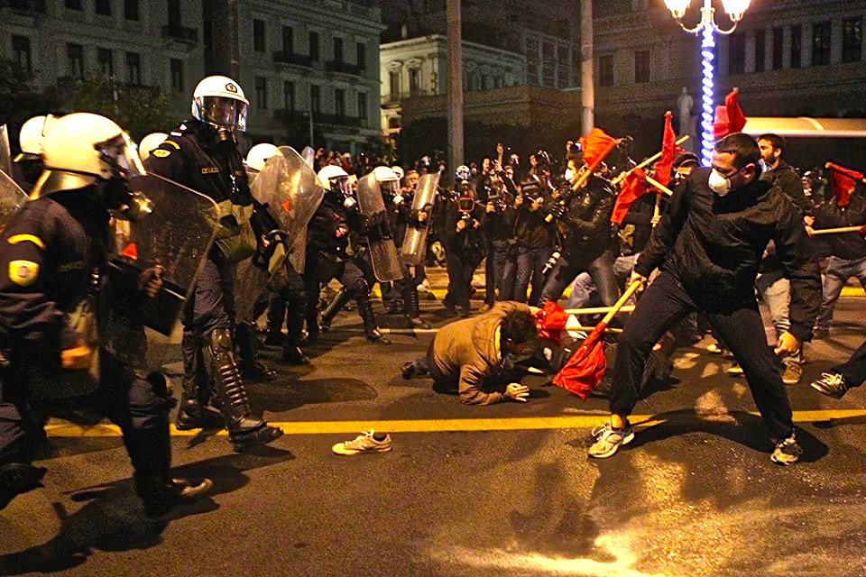 Riot police attack workers and youth in Athens on Tuesday night. Photo credot: MARIOS LOLOS