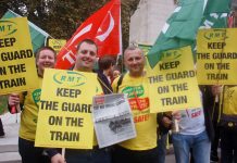 Railworkers defy the bosses and the government and demand renationalisation