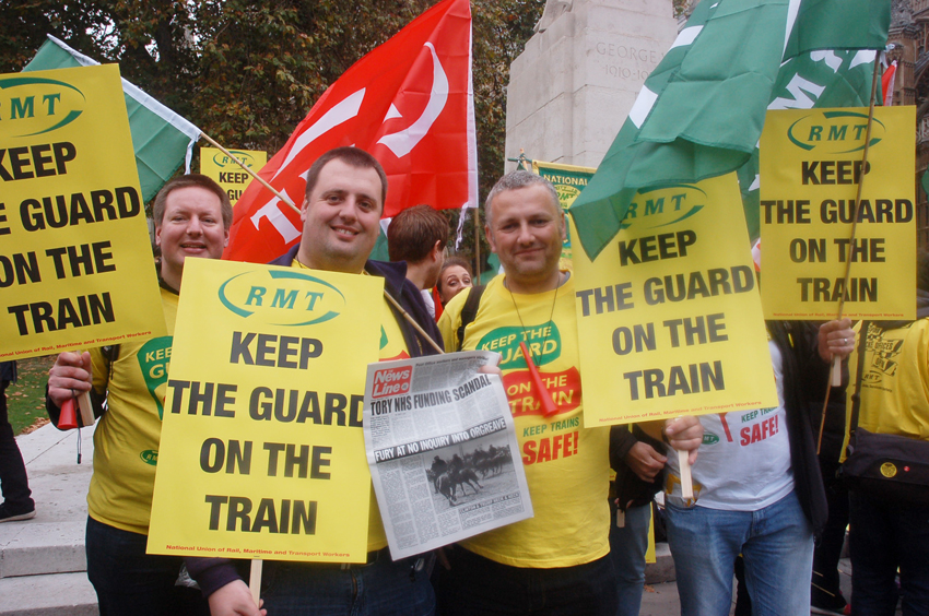 Railworkers defy the bosses and the government and demand renationalisation
