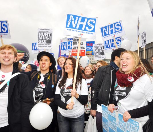 Nurses and junior doctors march against Hunt’s plans to smash the NHS