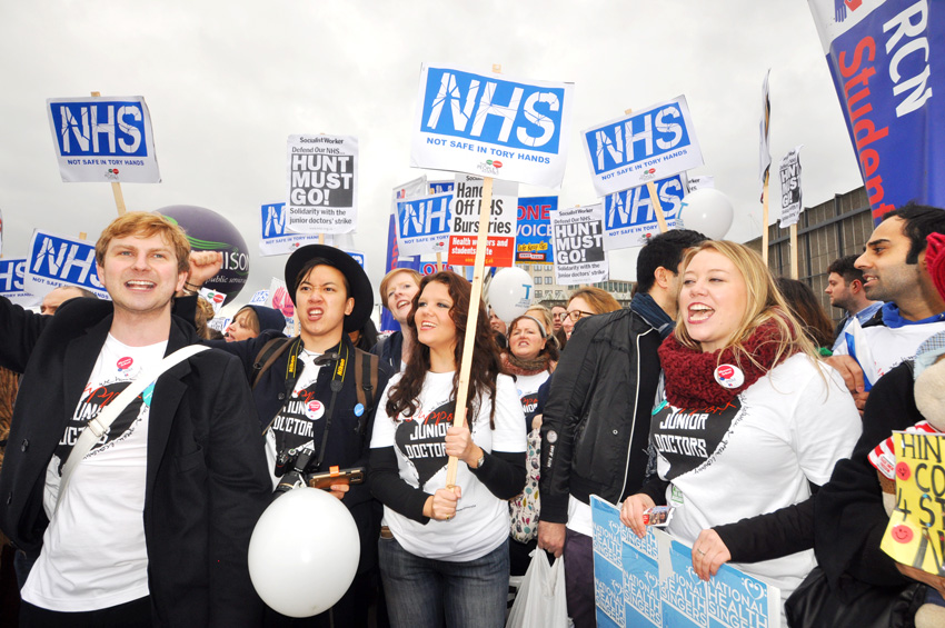 Nurses and junior doctors march against Hunt’s plans to smash the NHS