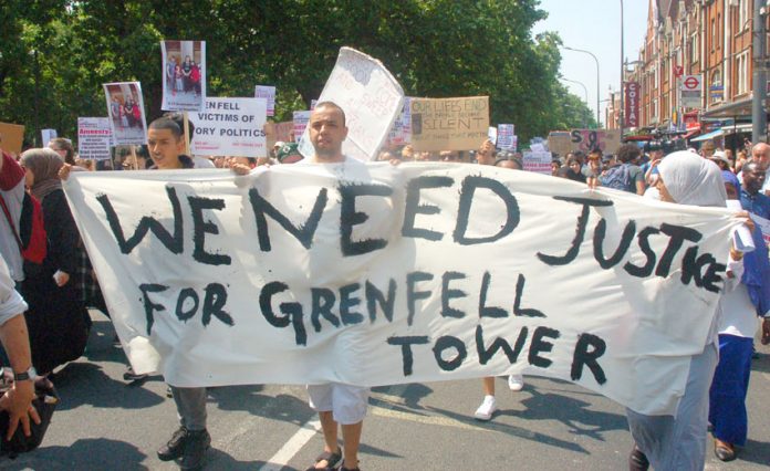 Banner with a very clear message over the fatal fire