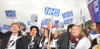Junior doctors join with student nurses to fight Health secretary Hunt’s attacks on the NHS