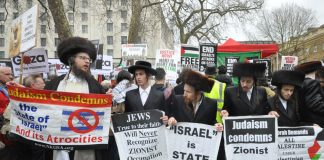 Orthodox Jews, joining the rally on Saturday against the Israeli killings in Gaza, condemn Zionist terrorism