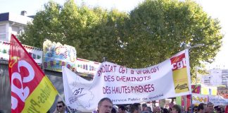 Striking French railway workers on a demonstration against the Macron government’s attempted privatisation of SNCF