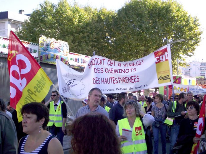 Striking French railway workers on a demonstration against the Macron government’s attempted privatisation of SNCF